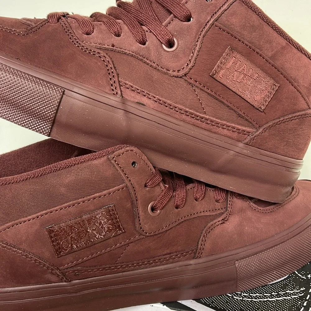 Vans WMNS Skate Half Cab Mono Chocolate
VN0ASFCDCHC
Sneakers - Picture 4 of 16